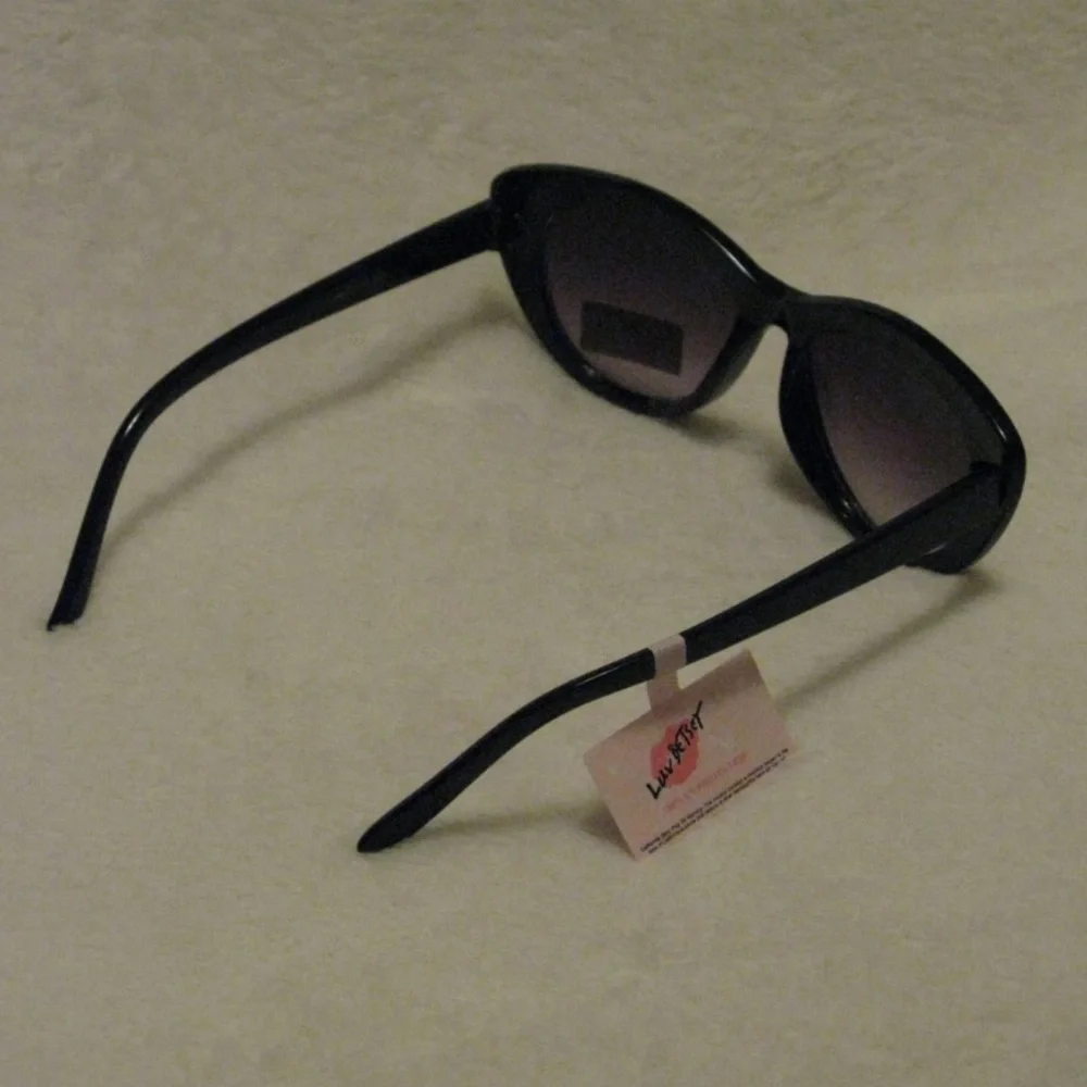 Betsey Johnson Black Crystal Cat Eye Sunglasses Luv Betsey Style NWT